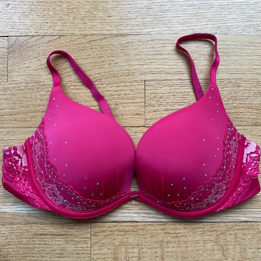 VICTORIA’S SECRET Valentine’s Push Up Bra